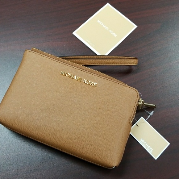 Michael Kors Handbags - NWT Michael Kors Jet Set Travel Wrislet